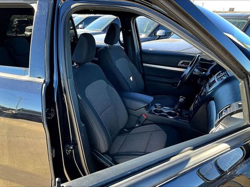 Used 2019 Ford Explorer XLT image 8