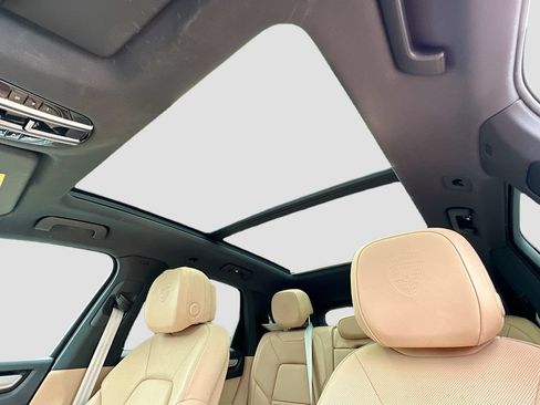 Certified 2023 Porsche Cayenne Platinum Edition AWD/4WD image 14