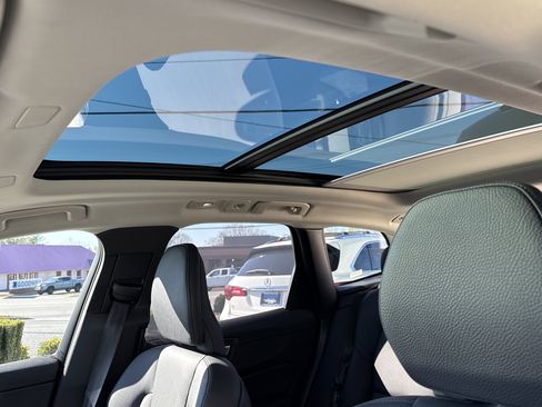 Used 2025 Volvo XC60 B5 Plus image 28