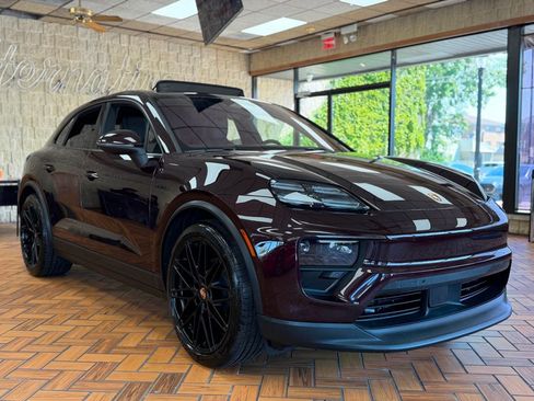 Used 2025 Porsche Macan Electric RWD image 11