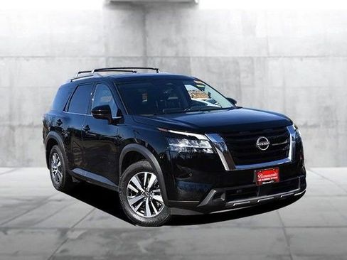 Certified 2024 Nissan Pathfinder SL image 2