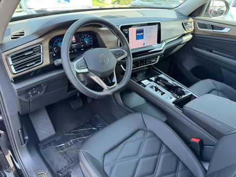 Used 2026 Volkswagen Atlas SE FWD image 14