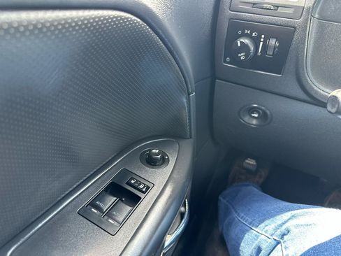 Used 2009 Dodge Challenger SE RWD image 19