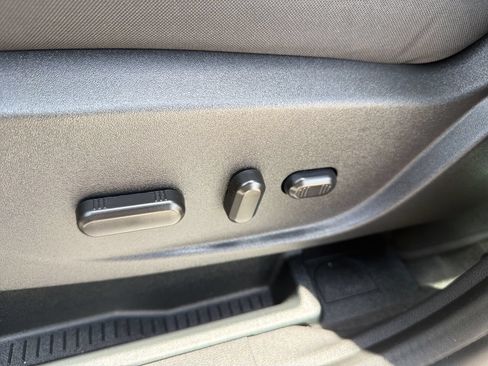 Used 2018 Ford C-MAX SE FWD image 19