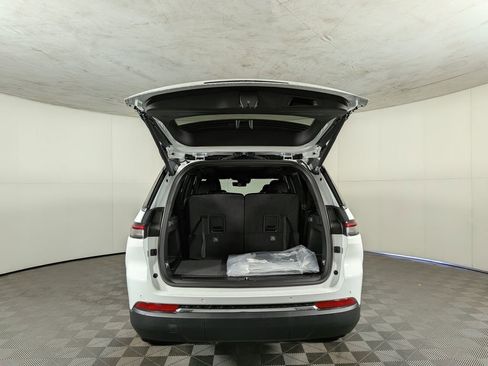 New 2025 Jeep Grand Cherokee L Limited w/ Luxury Tech Group II image 9