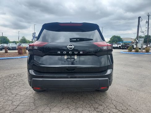 Used 2025 Nissan Rogue SV image 4