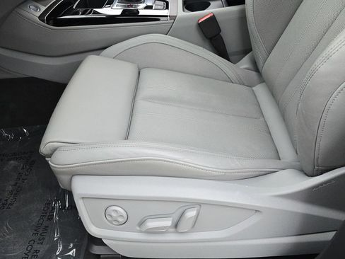 Certified 2025 Audi Q5 2.0T Premium Plus w/ Premium Plus Package image 17