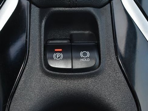 Used 2020 Toyota Corolla SE image 28