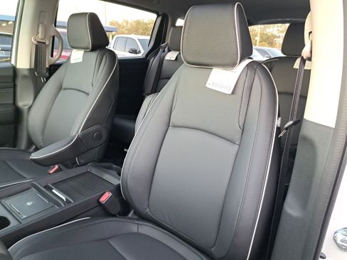 New 2026 Honda Odyssey Touring image 18