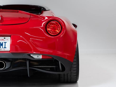 Used 2018 Alfa Romeo 4C Spider RWD image 27