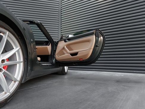Certified 2020 Porsche 911 Carrera S RWD image 32