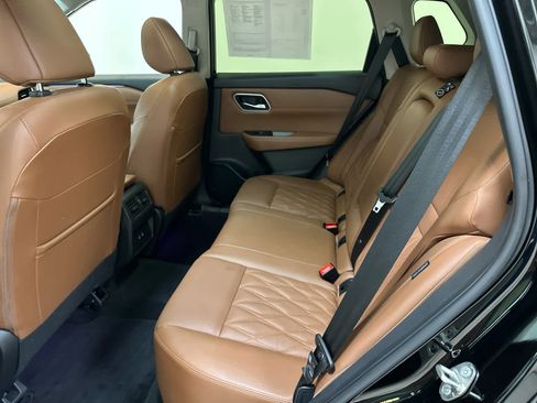 Certified 2024 Nissan Rogue Platinum image 18