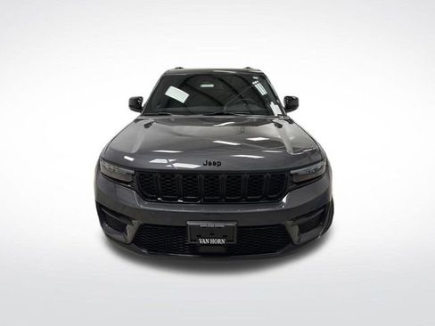 Used 2024 Jeep Grand Cherokee Altitude image 11