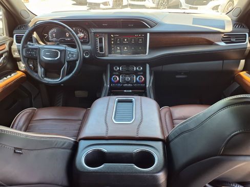 Used 2024 GMC Yukon Denali Ultimate AWD/4WD image 15