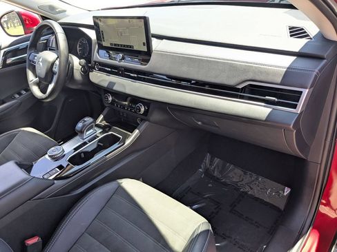 Used 2025 Mitsubishi Outlander SE FWD image 32