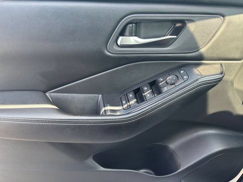 Used 2024 Nissan Rogue SV FWD image 18