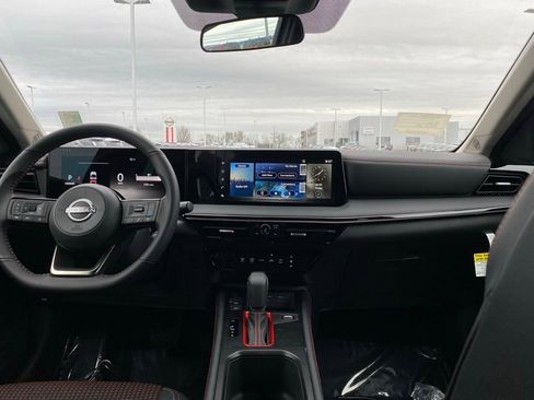 New 2025 Nissan Kicks SR image 17
