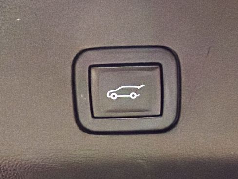 Used 2023 GMC Yukon Denali image 14