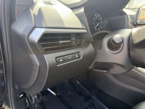 Used 2024 Nissan Altima 2.5 S FWD image 23