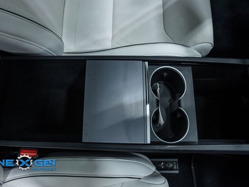 Used 2024 Tesla Model 3 Performance image 33