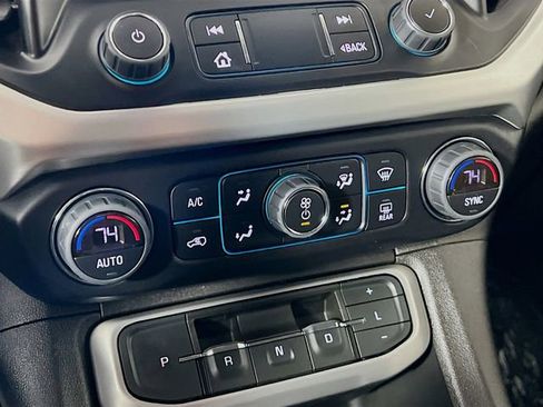 Used 2023 GMC Acadia SLE w/ Driver Convenience Package image 18