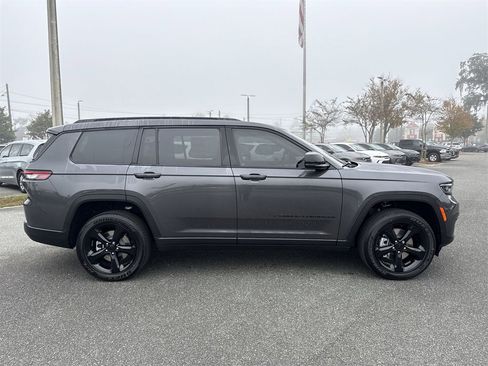 New 2025 Jeep Grand Cherokee L Altitude image 2