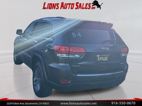 Used 2017 Jeep Grand Cherokee Limited AWD/4WD image 7