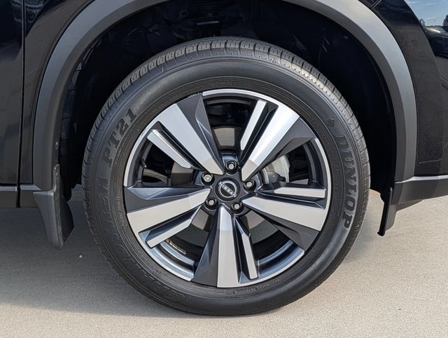 Used 2025 Nissan Rogue SL AWD/4WD image 8