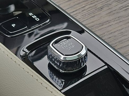 Certified 2023 Volvo XC90 B6 Plus image 24