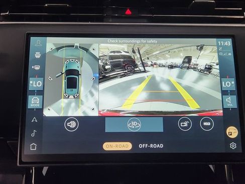 New 2025 Land Rover Range Rover Sport SE image 18