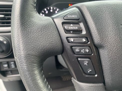 Used 2024 Nissan Titan SV w/ SV Convenience Package image 17