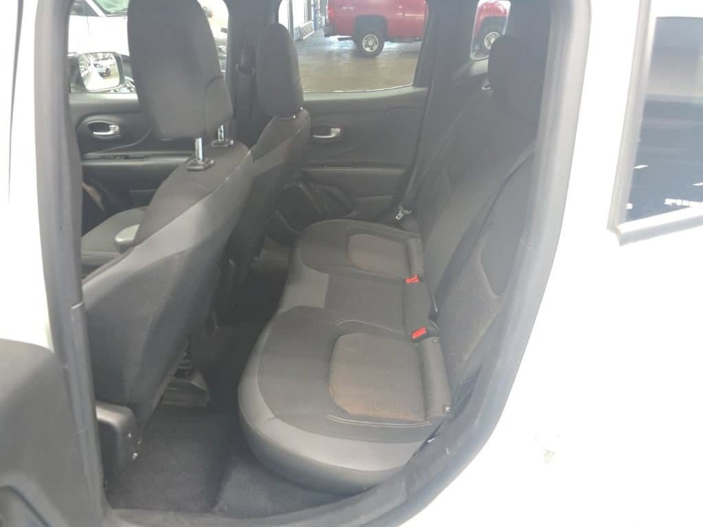Used 2023 Jeep Renegade Latitude AWD/4WD image 17