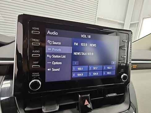 Used 2020 Toyota Corolla LE image 15