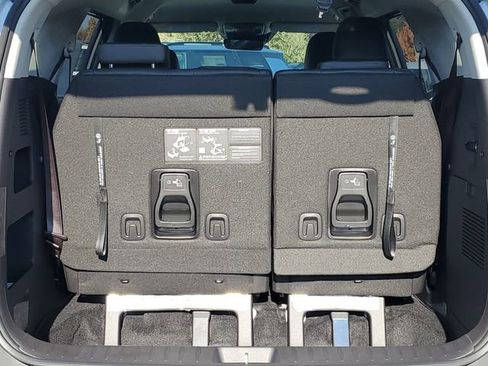 New 2026 Kia Carnival EX FWD image 6