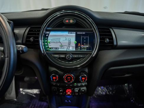 Used 2020 MINI Cooper 2-Door Hardtop FWD image 17