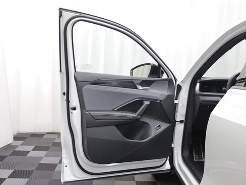 New 2026 Volkswagen Tiguan SE R-Line image 4