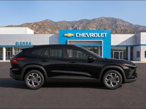 New 2026 Chevrolet Trax LT w/ LT Convenience Package FWD image 3