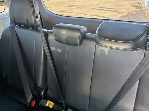 Used 2018 Toyota Sienna SE w/ Carpet Mat Package image 6