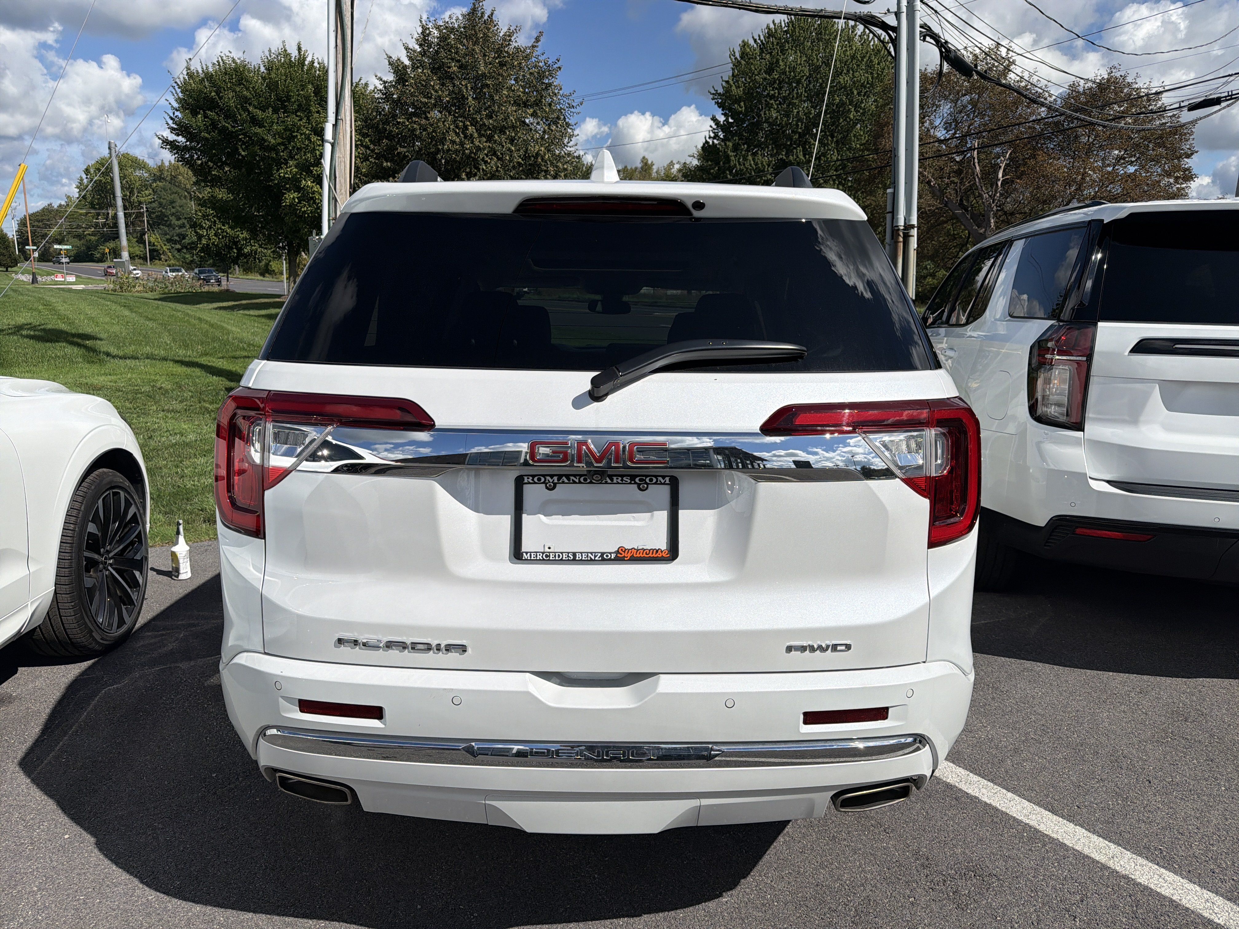 Used 2023 GMC Acadia Denali w/ Trailering Package AWD/4WD image 6