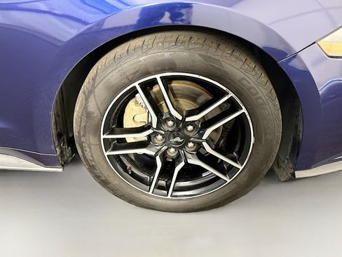 Used 2018 Ford Mustang Coupe w/ Equipment Group 101A RWD image 30