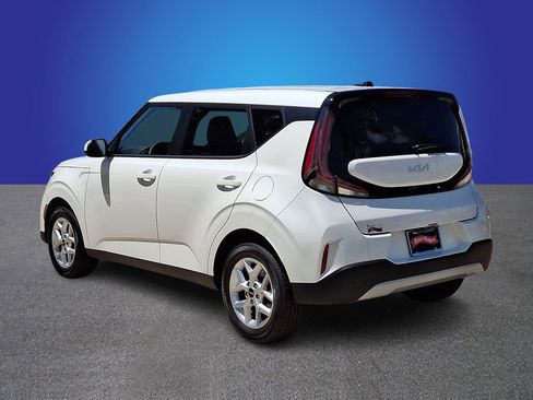 Used 2025 Kia Soul LX w/ LX Technology Package FWD image 6