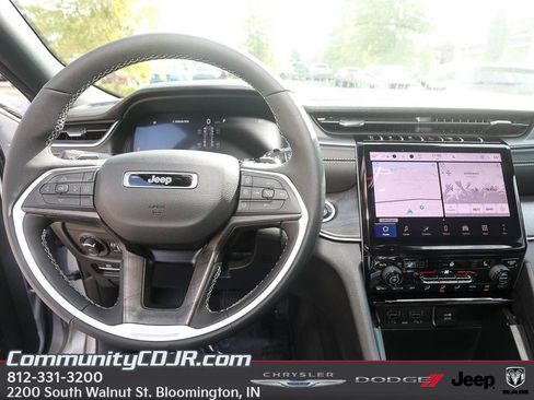 New 2025 Jeep Grand Cherokee Limited AWD/4WD image 12