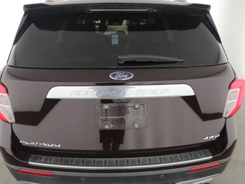 Used 2022 Ford Explorer Platinum w/ Equipment Group 601A AWD/4WD image 4