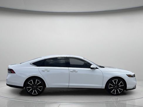 Used 2024 Honda Accord Touring image 2