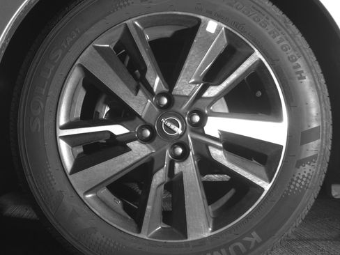 Used 2025 Nissan Versa SV FWD image 12