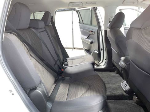 Used 2023 Toyota Highlander LE FWD image 13