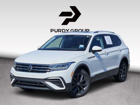Used 2022 Volkswagen Tiguan SE w/ Panoramic Sunroof Package FWD image 2