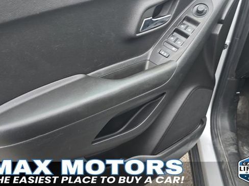 Used 2022 Chevrolet Trax LT w/ Driver Confidence Package AWD/4WD image 14