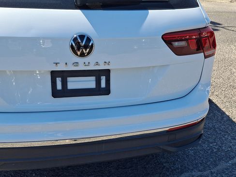 Used 2024 Volkswagen Tiguan SE FWD image 16