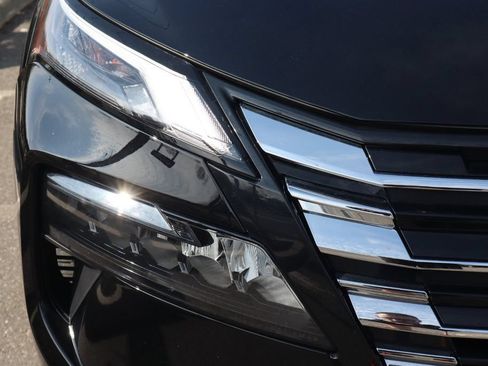 Certified 2025 Nissan Rogue SV AWD/4WD image 12